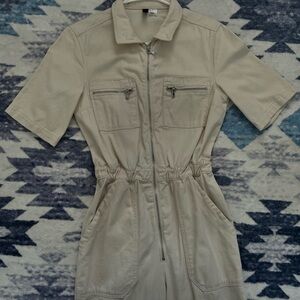 Women’s Short Sleeve Cargo Jumpsuit %100 Cotton

Size: 2 XS